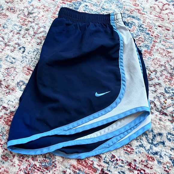 Nike UNC Chapel Hill Running Shorts - Picture 2 of 5